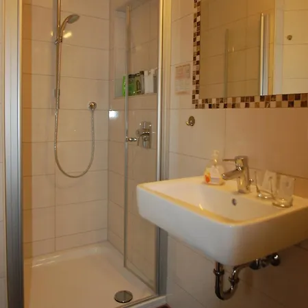 Otel Gaestehaus Zehmerhof Bei Erding